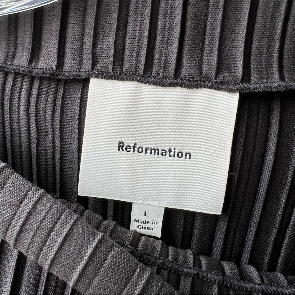 Reformation Spencer Plissé Top - Picture 6 of 9